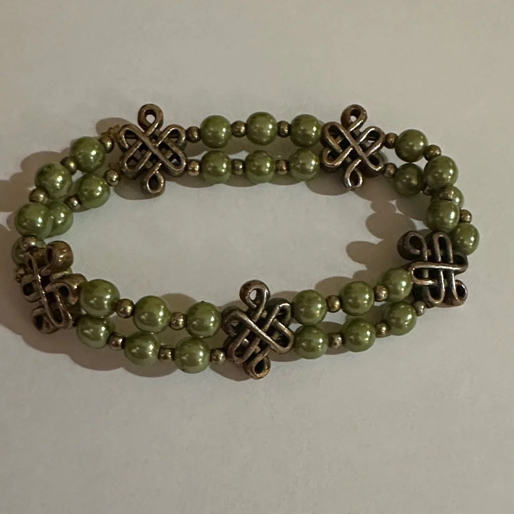 Elegant Green Beaded Bracelet